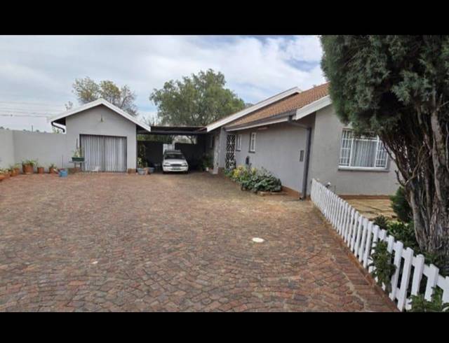 4 BEDROOM HOUSE FOR SALE IN VAAL PARK EXT 1